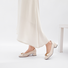 Load image into Gallery viewer, Audrey Mid-heeled Shoes, White