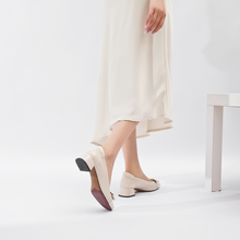 Load image into Gallery viewer, Audrey Mid-heeled Shoes, White