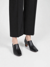 Load image into Gallery viewer, Anmut Loafers, Midnight