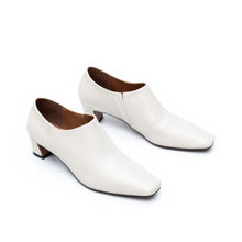 Load image into Gallery viewer, Anmut Loafers, Whisper White
